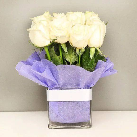 white-roses-in-vase-manual-yuvaflowers-bestgifts-350-default-title-42166980247832.jpg